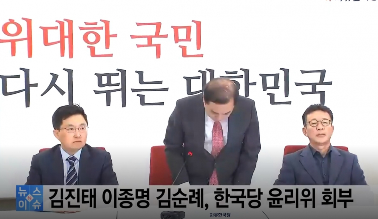 김병준 한국당 비상대책위원장은 12일 오전 국회에서 긴급기자간담회를 열어중앙당윤리위원회를 소집해 ‘5ㆍ18민주화운동 폄훼’로 논란이 된 김진태·김순례·이종명 의원과 스스로를 징계 회부하기로 했다고 밝혔다. ⓒYTN뉴스화면캡쳐