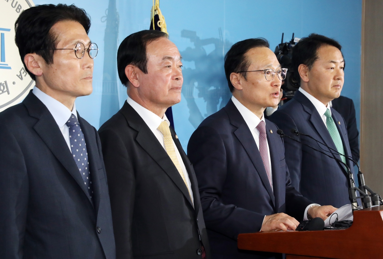 22일 한국당을 제외한 여야 4당 원내대표가 서울 영등포구 여의도 국회 정론관에서 선거제, 공수처법 패스트트랙과 관련한 잠정 합의문을 발표했다. ⓒ뉴시스