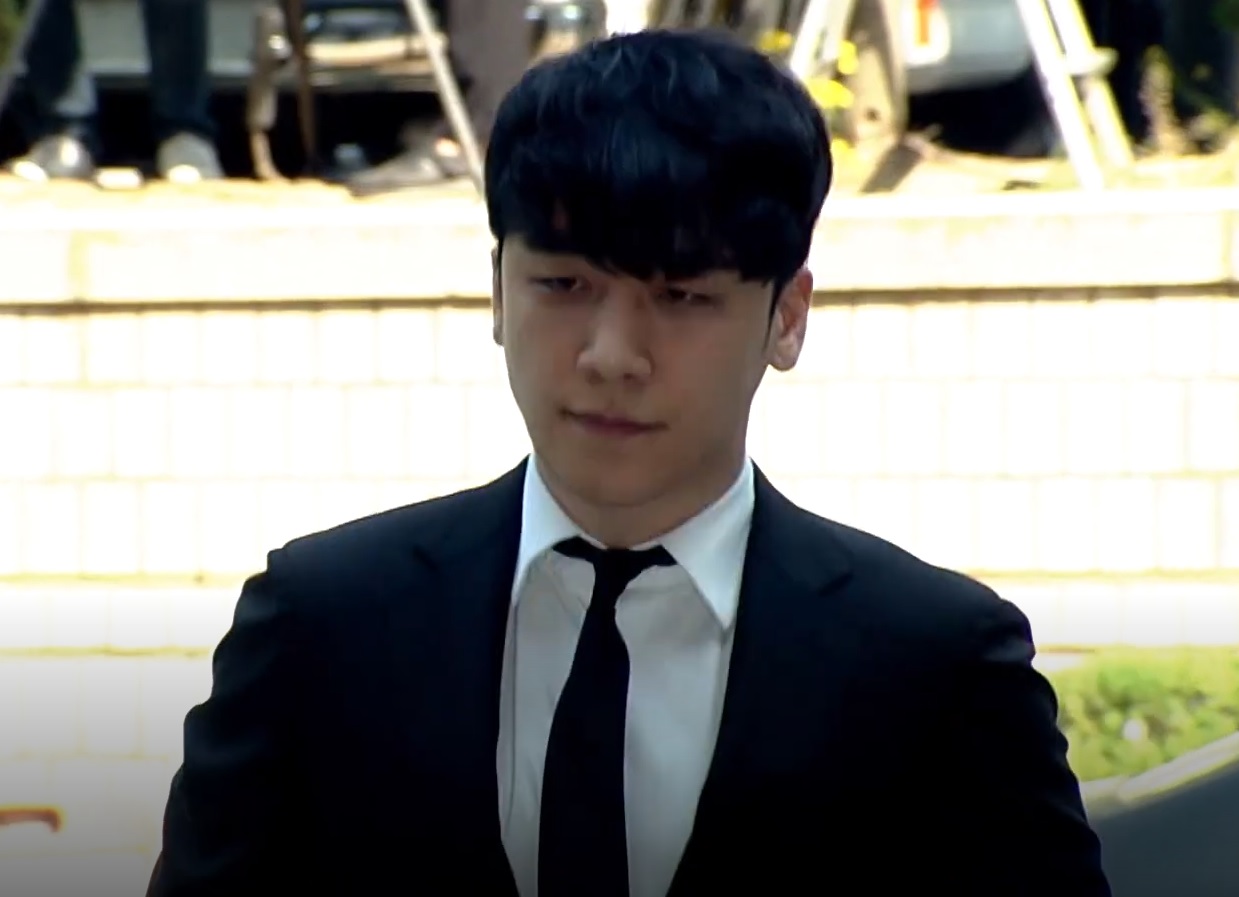 빅뱅 전 멤버 승리(29, 이승현)가 14일 오전 10쯤 서울 서초구 서울중앙지법에 출석하고 있다. ⓒSBS뉴스 캡쳐