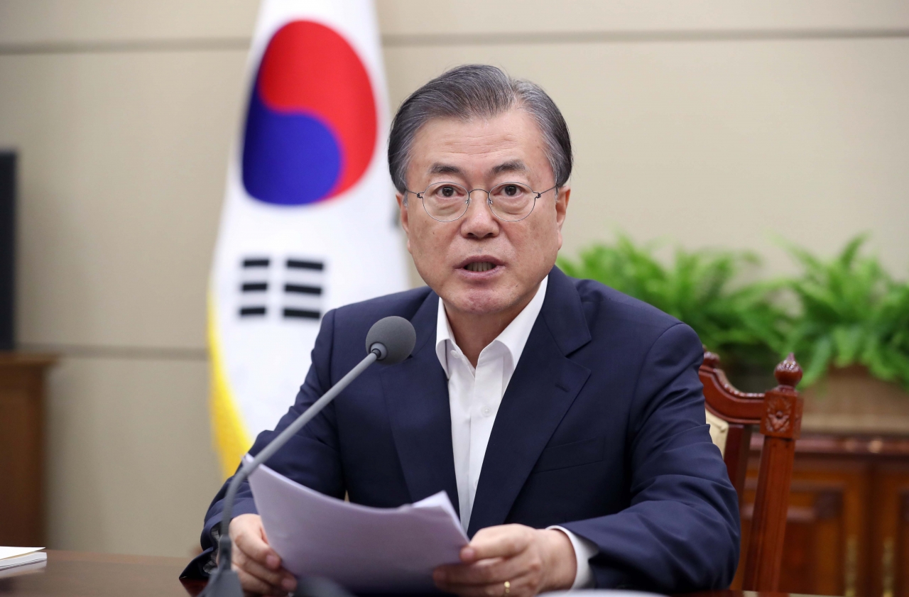 문재인 대통령이 5일 청와대 여민관에서 수석 비서관·보좌관 회의를 주재하고 있다. ⓒ뉴시스