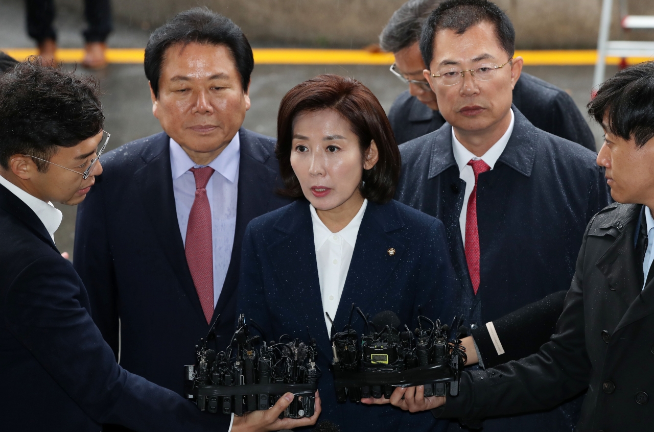 나경원 자유한국당 원내대표가 13일 오후 국회 패스트트랙(신속처리안건) 충돌 사건과 관련 조사를 받기 위해 서울 양천구 서울남부지방검찰청으로 출석, 취재진 질문에 답변하고 있다. ⓒ뉴시스