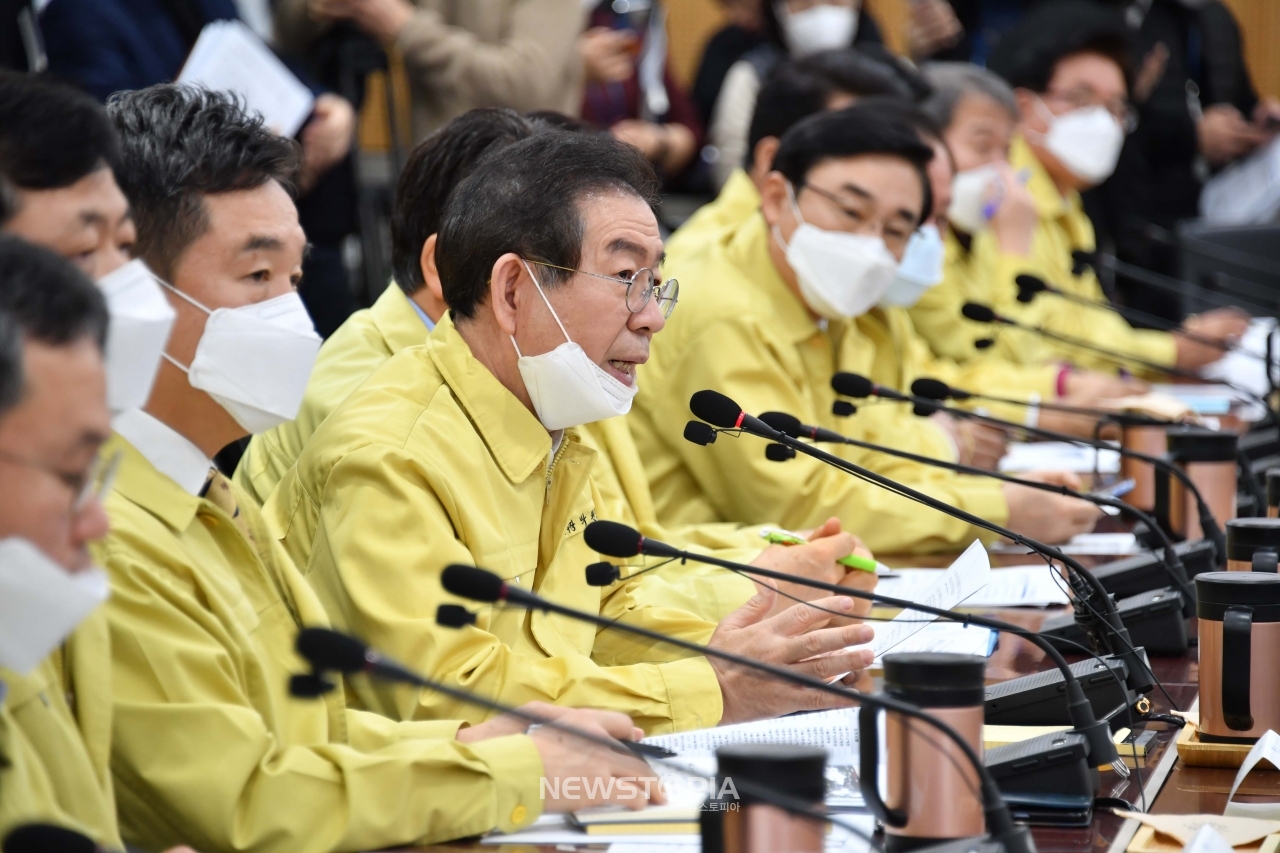 박원순 서울시장이 26일 서울 중구 서울시청 기획상황실에서 열린 '시장-구청장 긴급 비상대책회의'에 참석해 발언하고 있다. (사진=서울시 제공)