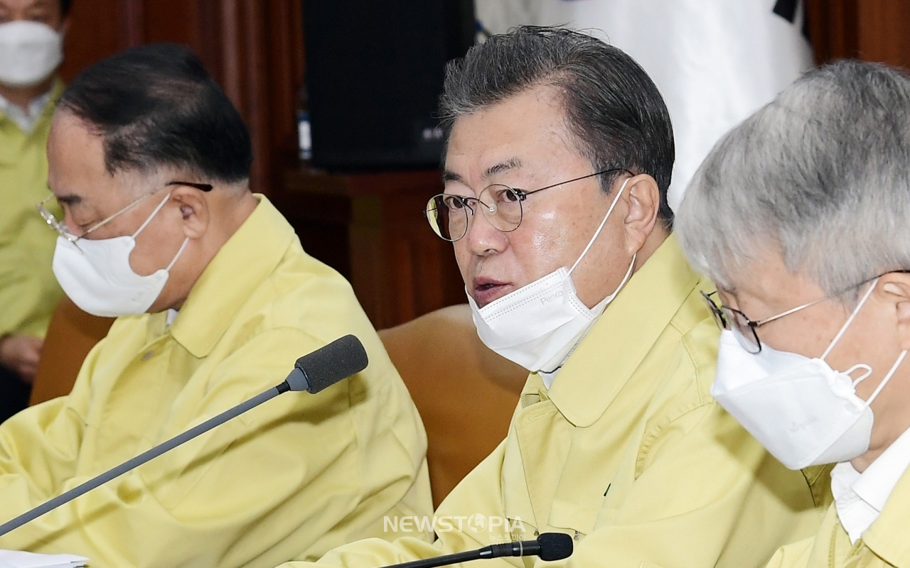 문재인 대통령이 3일 서울에서 열린 국무회의에 참석해 발언하고 있다.ⓒ뉴시스