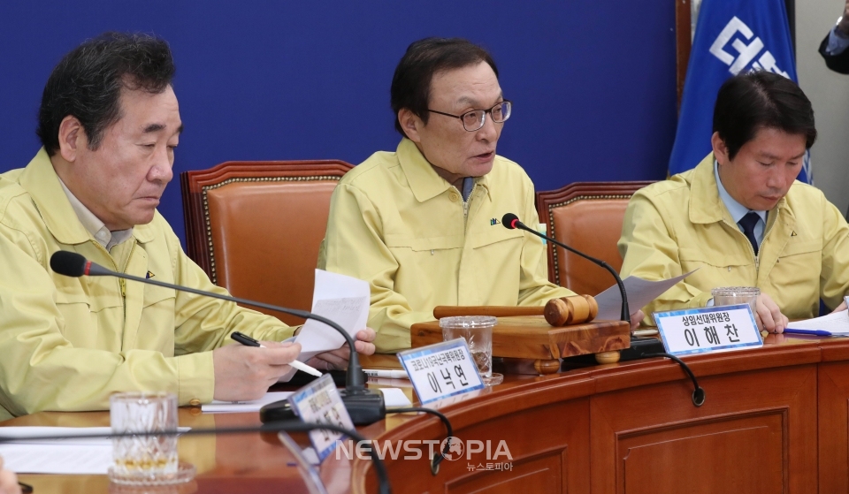 이해찬 더불어민당 대표가 13일 서울 여의도 국회에서 열린 더불어민주당 코로나19국난극복위원회와 선거대책위원회 연석회의에 참석해 현안관련 발언을 하고 있다. ⓒ뉴시스