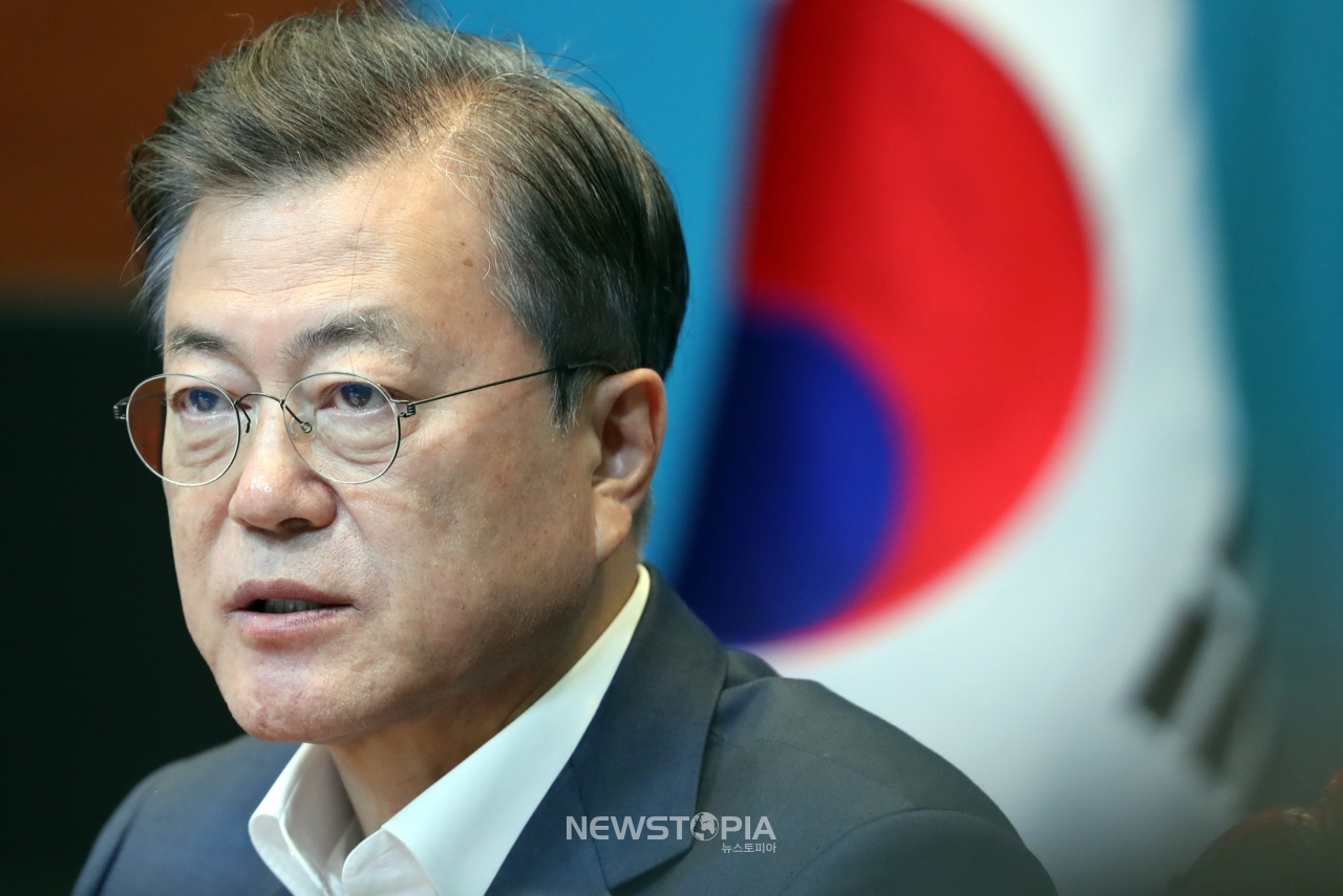 문재인 대통령이 27일 오후 청와대에서 열린 수석·보좌관 회의에 참석해 발언을 하고 있다. ⓒ뉴시스