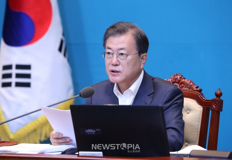 문재인 대통령이 26일 청와대 여민관에서 열린 국무회의에 참석해 발언하고 있다.ⓒ뉴시스