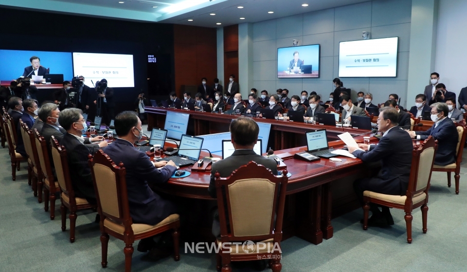 수보회의 주재하는 문재인 대통령ⓒ뉴시스