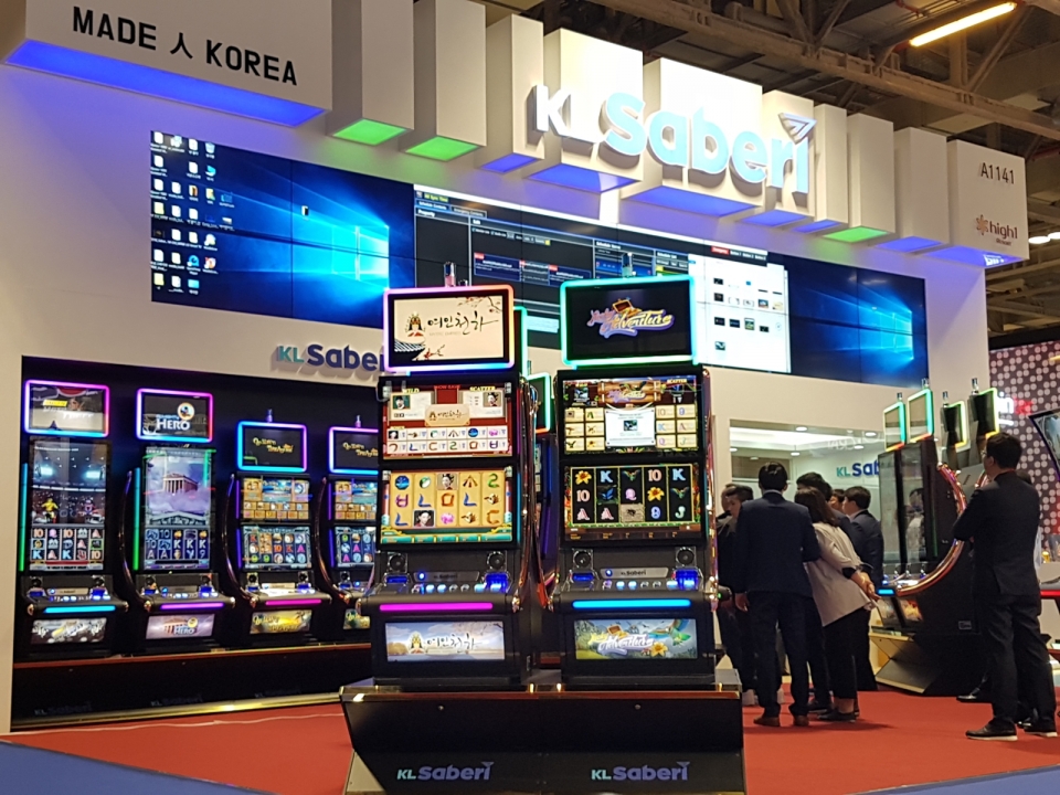 마카오 코타이 샌즈 컨벤션 센터에서 진행 중인 ‘2019 G2E ASIA’ 강원랜드 홍보부스.(사진=강원랜드 제공)