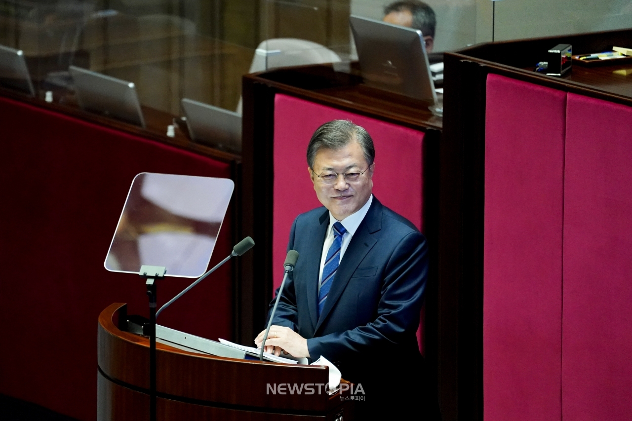 문재인 대통령이 28일 서울 여의도 국회 본회의장에서 2021년도 예산안 시정연설을 하고 있다.ⓒ뉴시스