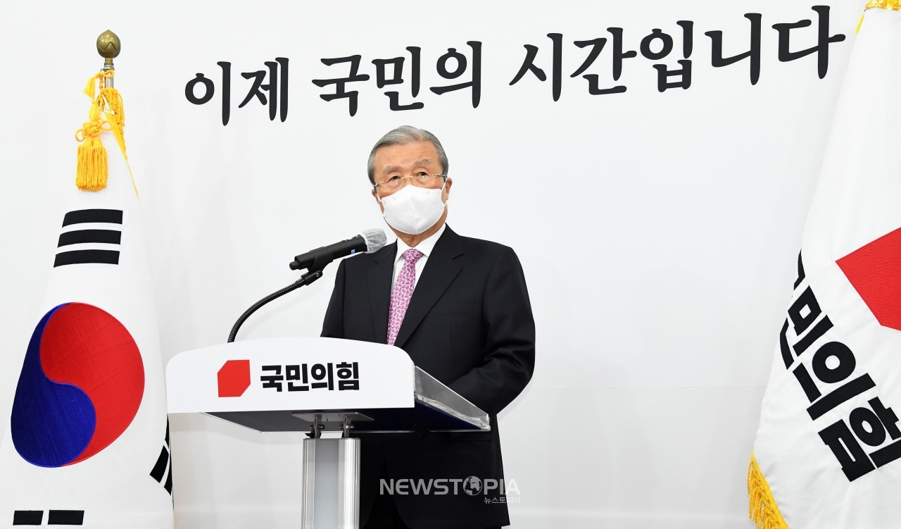 김종인 국민의힘 비상대책위원장이 8일 서울 여의도 국회에서 기자회견을 하고 있다.ⓒ뉴시스