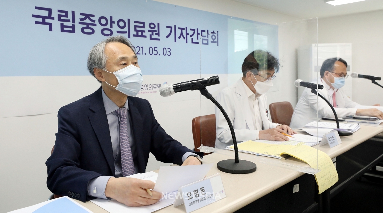 발언하는 오명돈 신종감염병 중앙임상위원장