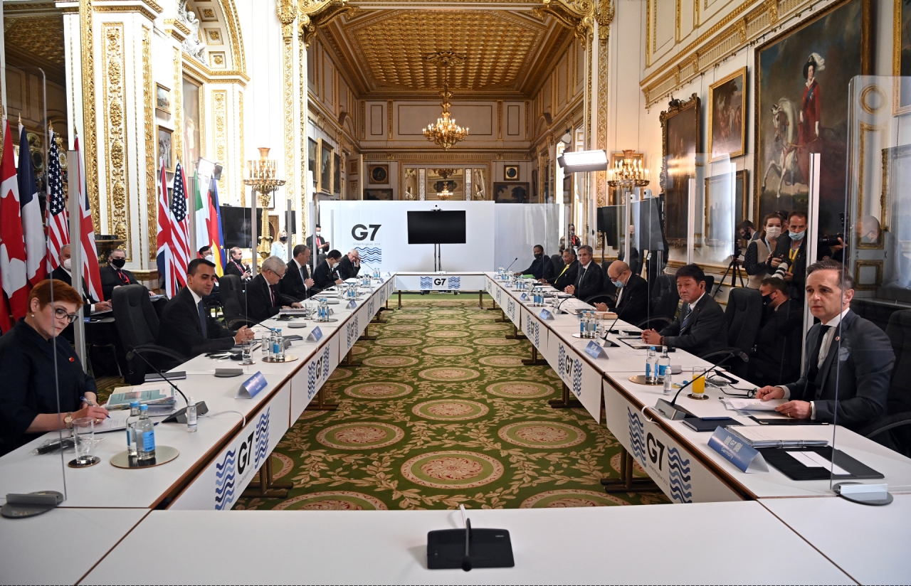 5일(현지시간) 영국 런던에서 G7 외교장관 회의가 열리고 있다. 이날 회의에는 한국 등 초청국 장관들도 함께했다. ⓒap