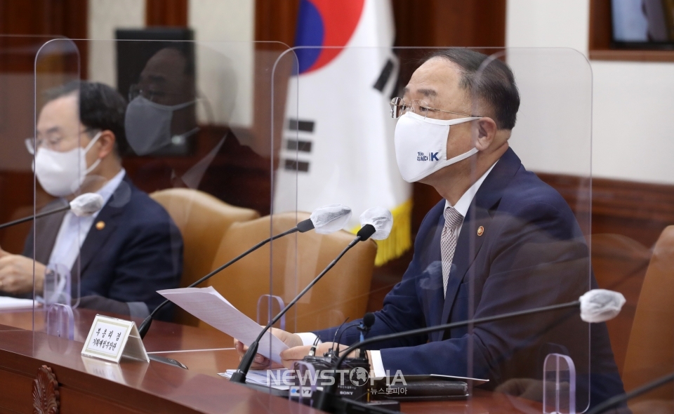 홍남기 경제부총리 겸 기획재정부 장관이 30일 오전 서울 종로구 정부서울청사에서 열린 제14차 혁신성장 BIG3 추진회의에 참석해 발언하고 있다. ⓒ뉴시스