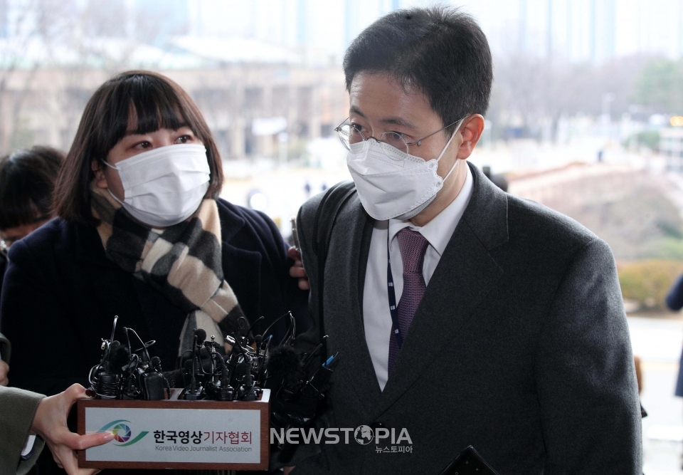 손준성 대검찰청 수사정보정책관이 지난해10일 오전 경기 과천 법무부 청사로 들어가고 있다.ⓒ뉴시스