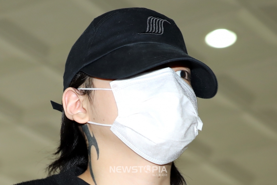 음주 교통사고를 내고 '운전자 바꿔치기'를 한 혐의를 받는 장제원 미래통합당 의원의 아들 래퍼 장용준(활동명 노엘)씨가 1심 선고공판에 출석하기 위해 지난해 2일 서울 마포구 서울서부지방법원으로 향하고 있다. ⓒ뉴시스