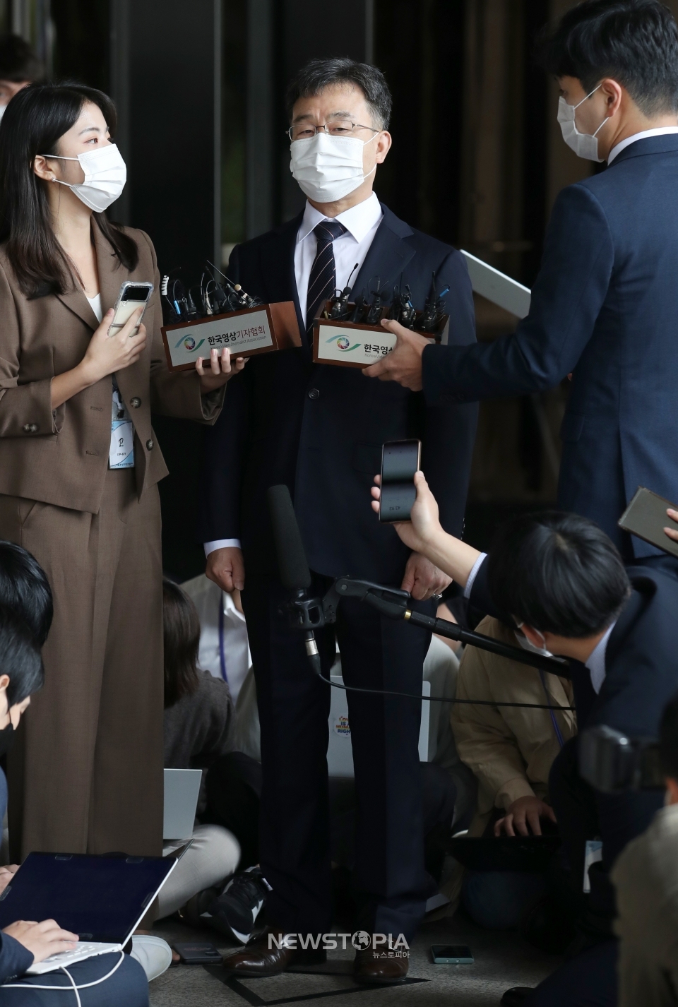 검찰 포토라인 선 '화천대유 대주주' 김만배ⓒ뉴시스