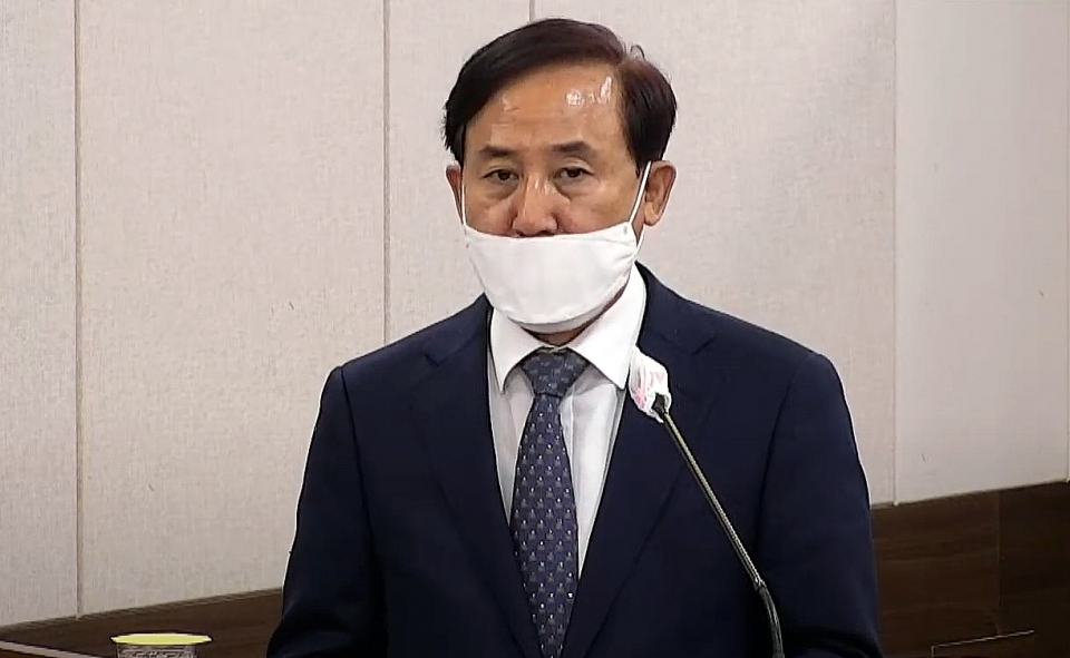 대장동 개발과 관련해 뒷돈을 챙긴 혐의로 구속영장이 청구된 유한기 전 성남도시개발공사 개발사업본부장(현 포천도시공사 사장)이 10일 오전 숨진 채 발견됐다. 사진은 지난 6월 9일 포천시의회 정례회에 참석한 유 전 본부장 모습. (사진=포천시의회 유튜브 캡쳐)
