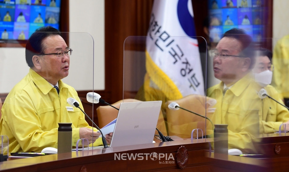 김부겸 국무총리가 29일 오전 서울 종로구 정부서울청사에서 열린 코로나19 대응 중앙재난안전대책본부(중대본) 회의에 참석해 발언하고 있다. ⓒ뉴시스