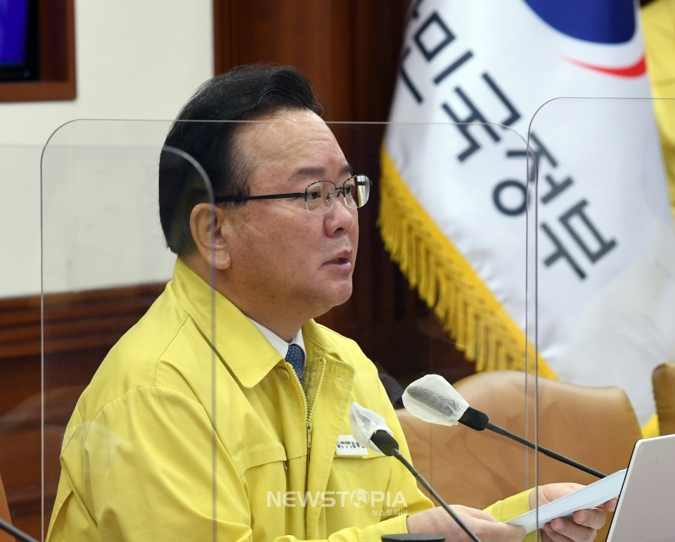 김부겸 국무총리가 14일 서울 종로구 정부서울청사에서 중대본회의를 주재하며 모두발언을 하고 있다.ⓒ뉴시스