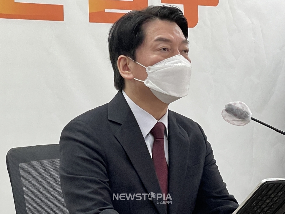 국민의당 안철수 대선 후보가 19일 대전 중구 선화동 대전시당에서 기자간담회를 하고 있다. ⓒ뉴시스