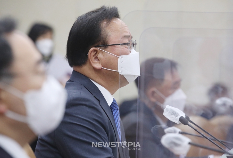 김부겸 국무총리가 14일 오전 서울 종로구 정부서울청사에서 국정현안점검조정회의를 주재하며 발언하고 있다.ⓒ뉴시스