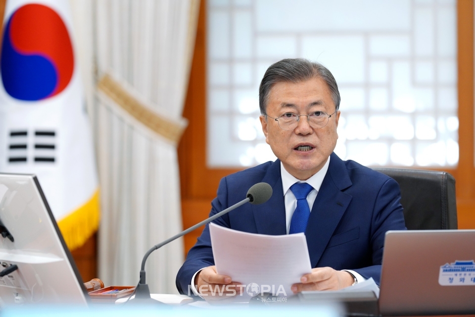 문재인 대통령이 3일 청와대 본관에서 열린 국무회의를 주재하고 있다. (사진=청와대 제공)