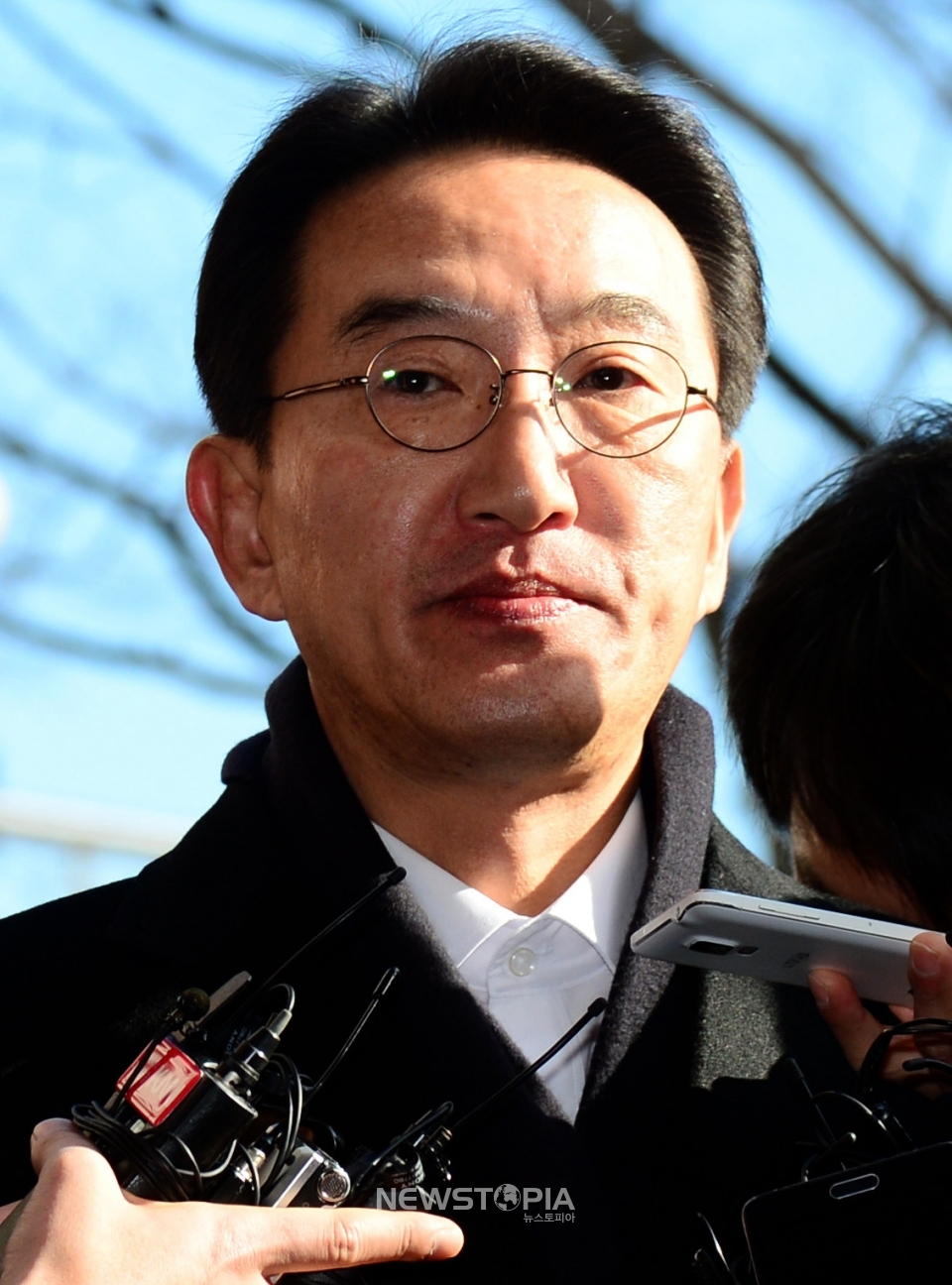 부산 해운대 엘시티(LCT) 비리에 연루된 혐의로 검찰에 소환된 현기환 전 청와대 정무수석ⓒ뉴시스