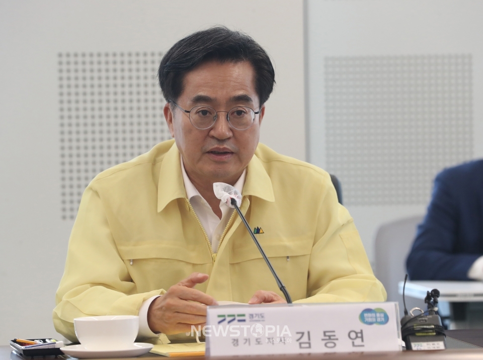 김동연 경기도지사가 지난 1일 오전 경기도 성남시 수정구 성남시의료원을 방문해 인사말을 하고 있다. ⓒ뉴시스