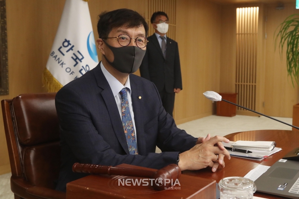 이창용 한국은행 총재가 25일 오전 서울 중구 한국은행에서 금융통화위원회를 주재하고 있다. ⓒ뉴시스