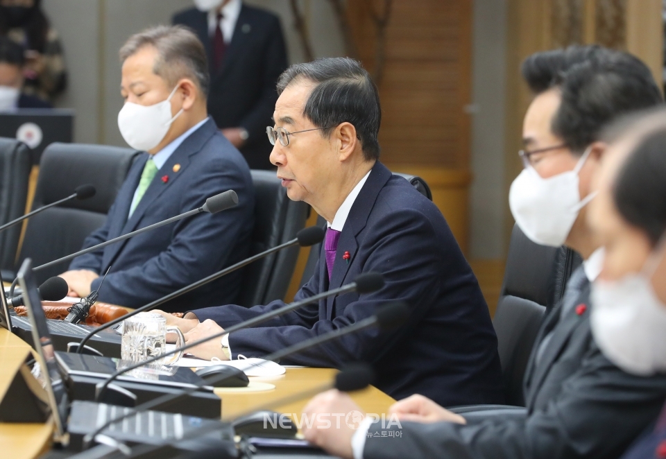 한덕수 국무총리가 10일 오전 세종 정부세종청사에서 열린 국무회의에 참석해 발언하고 있다. ⓒ뉴시스