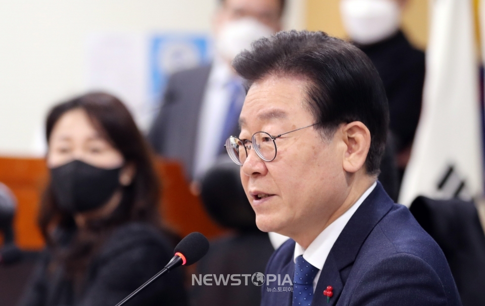 이재명 더불어민주당 대표가 16일 오전 서울 여의도 국회 의원회관에서 열린 윤석열 정부 대일외교 진단과 과제 토론회에서 발언하고 있다. ⓒ뉴시스