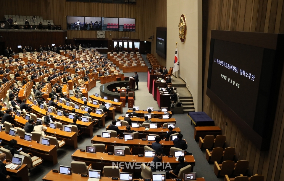 8일 오후 서울 여의도 국회에서 열린 제403회 국회(임시회) 제4차 본회의에서 이상민 행정안전부 장관 탄핵소추안 제안설명을 하고 있다. ⓒ뉴시스