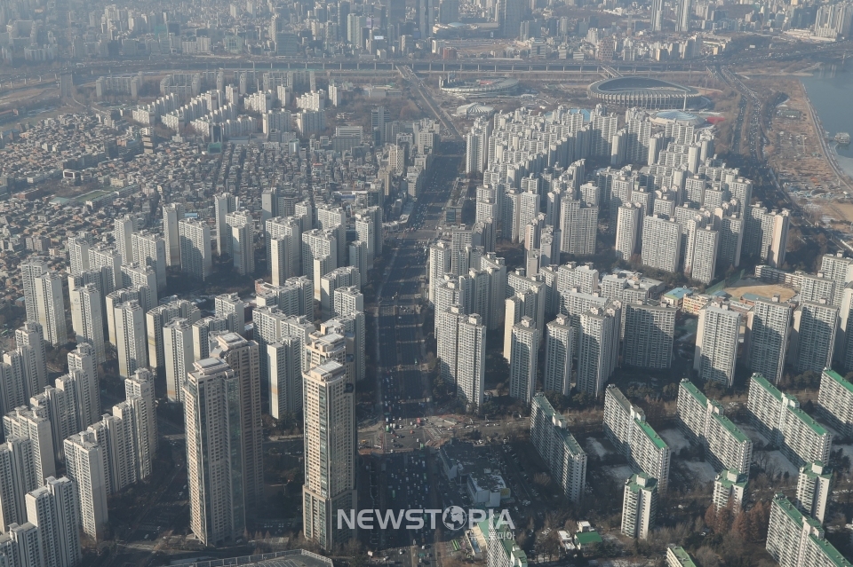 서울스카이 전망대에서 바라본 송파구 아파트 단지 모습.ⓒ뉴시스