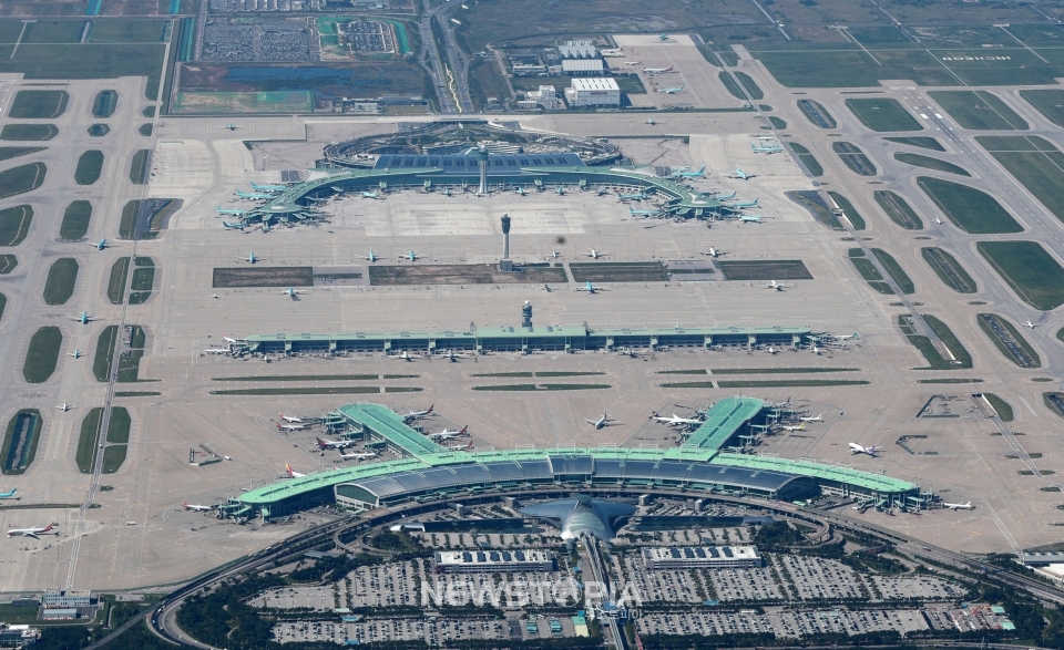 인천공항 1터미널과 탑승동, 2터미널이 한눈에 보이는 전경.(사진=인천공항공사 제공)