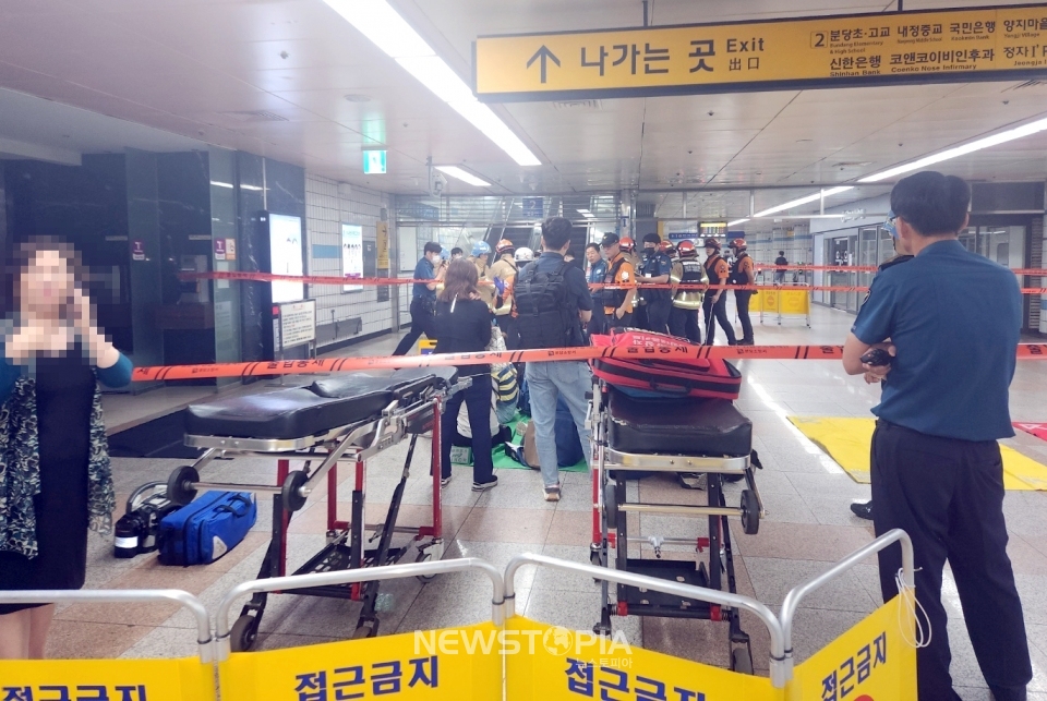 8일 오전 경기 성남시 분당구 수내역에서 에스컬레이터가 역주행하면서 3명이 중상을, 11명이 경상을 당해 병원 이송되는 사고가 났다. (사진=경기도소방재난본부 제공)