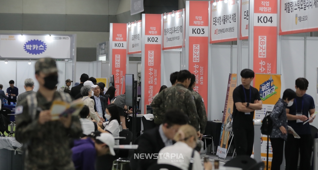 지난 22일 서울 강남구 코엑스에서 '2023 제1차 KB굿잡 우수기업 취업박람회'모습. ⓒ뉴시스