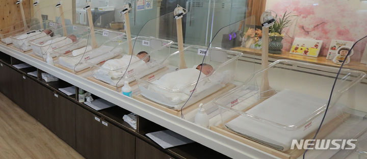 사진은 경기도 안양시내 한 산후조리원 신생아실. (*본문과 무관한 사진)ⓒ뉴시스