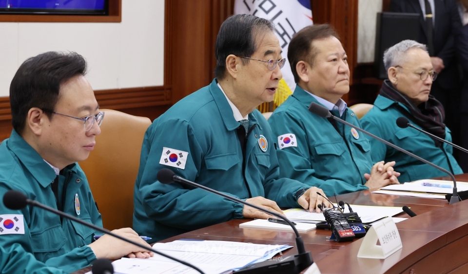 한덕수 국무총리가 23일 오전 서울 종로구 정부서울청사에서 열린 의사집단행동 중앙재난안전대책본부(중대본) 회의에 참석해 발언하고 있다.ⓒ뉴시스