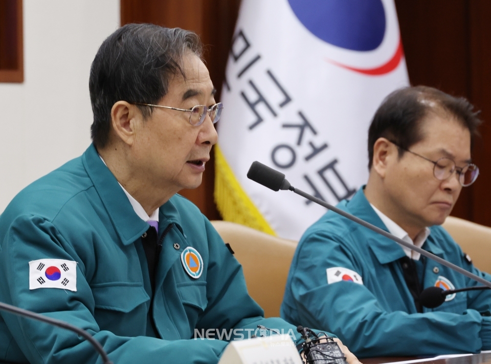 한덕수 국무총리가 22일 오전 서울 종로구 정부서울청사에서 열린 의사집단행동 중앙재난안전대책본부(중대본) 회의에 참석해 발언하고 있다.ⓒ뉴시스