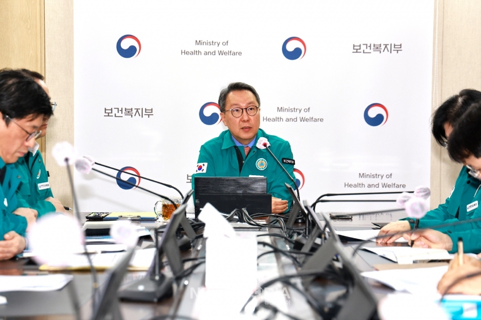 박민수 보건복지부 제2차관은 11일 오전 '의사 집단행동 중앙사고수습본부' 회의를 주재했다.(사진=보건복지부)