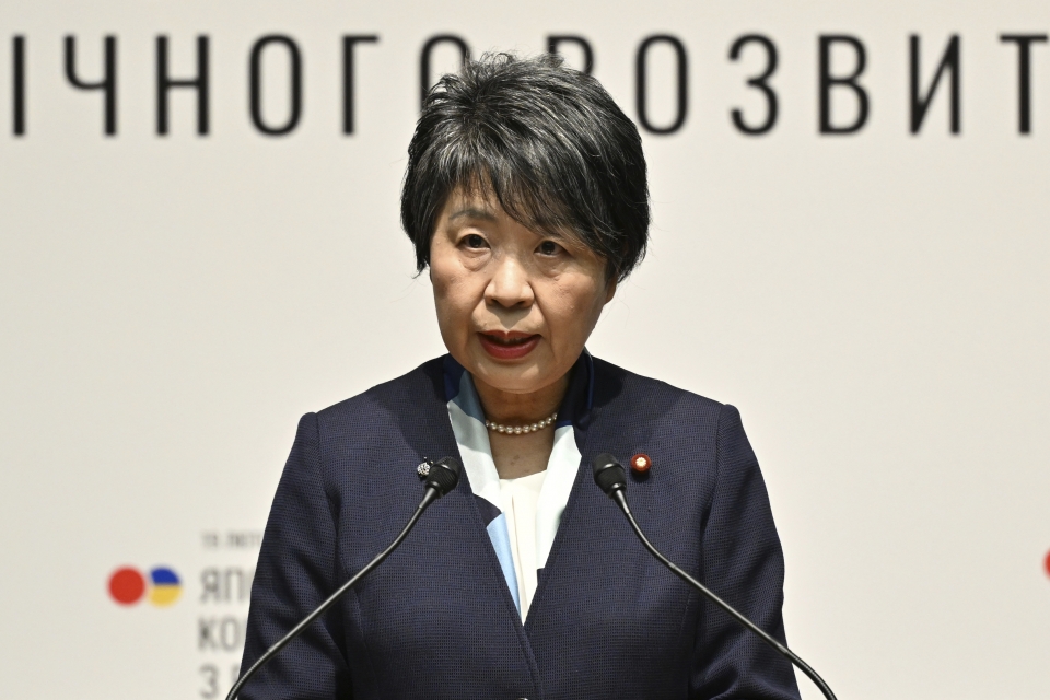 AP/뉴시스]가미카와 요코 일본 외무상이 지난달 19일 도쿄 게이단렌의 한 빌딩에서 열린 우크리아나·일본 경제부흥회의에서 연설하고 있다. 2024.03.12.