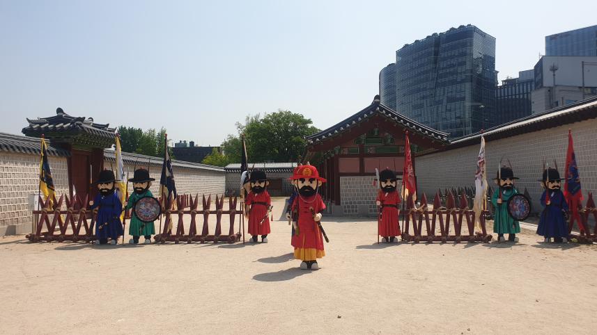 어린이날 문화행사(인형탈 파수군 입장 사진)ⓒ문화재청