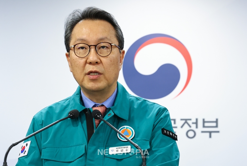 박민수 중앙재난안전대책본부 제1총괄조정관(보건복지부 제2차관)이 3일 서울 종로구 정부서울청사에서 의사 집단행동 중앙재난안전대책본부 회의 주요 결과를 발표하고 있다. ⓒ뉴시스