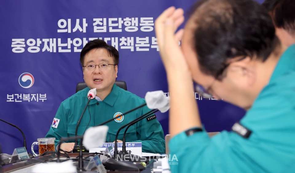 조규홍 보건복지부 장관이 20일 세종시 정부세종청사에서 열린 의사 집단행동 중앙재난안전대책본부 회의에서 모두발언을 하고 있다. ⓒ뉴시스