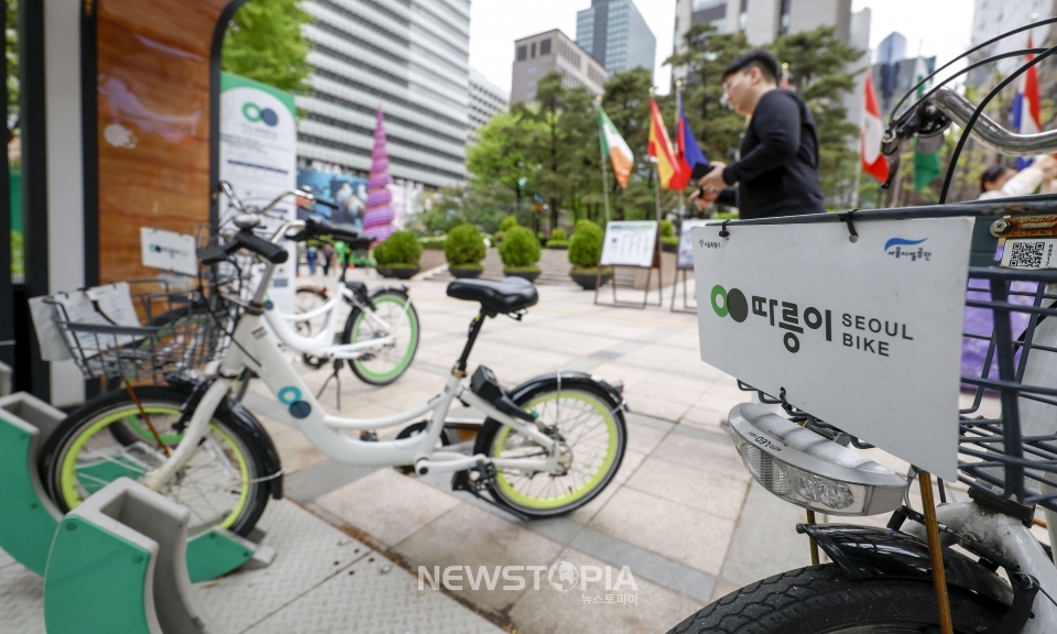 서울시내 따릉이 대여소에 서울자전거 '따릉이'가 세워져있는 모습 ⓒ뉴시스