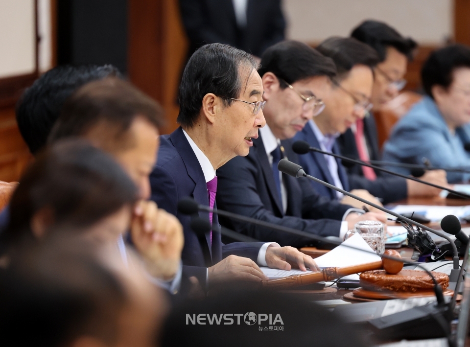 한덕수 국무총리가 25일 오전 서울 종로구 정부서울청사에서 열린 국무회의에서 발언하고 있다. ⓒ뉴시스