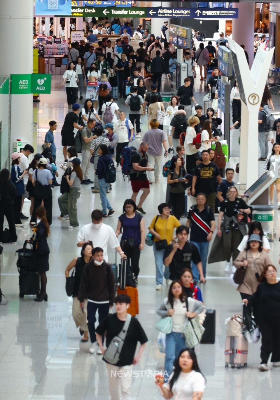 인천국제공항 면세구역이 여행객으로 붐비고 있다.ⓒ뉴시스