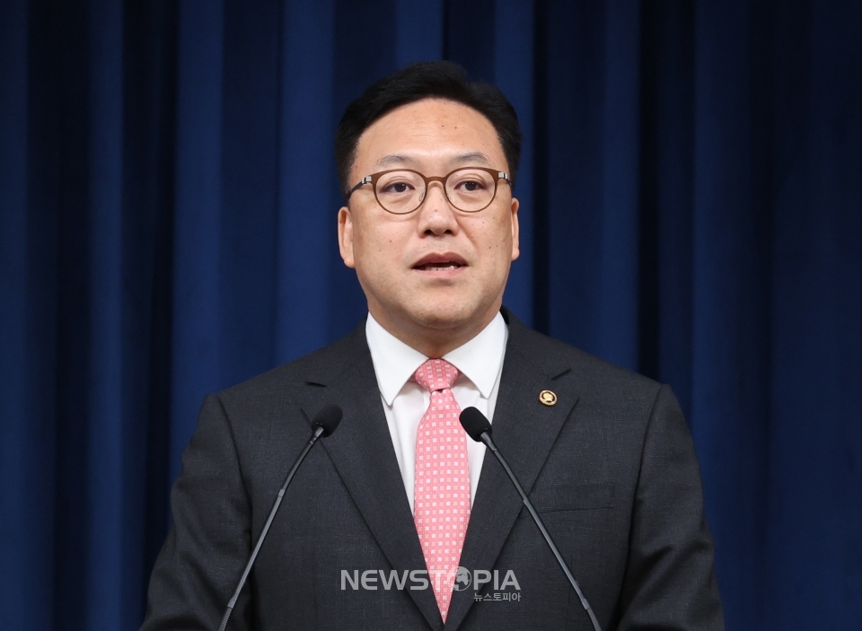 김병환 금융위원장 후보자가 4일 서울 용산 대통령실 청사에서 열린 정무직 인선 발표 브리핑에서 지명 소감을 밝히고 있다. ⓒ뉴시스