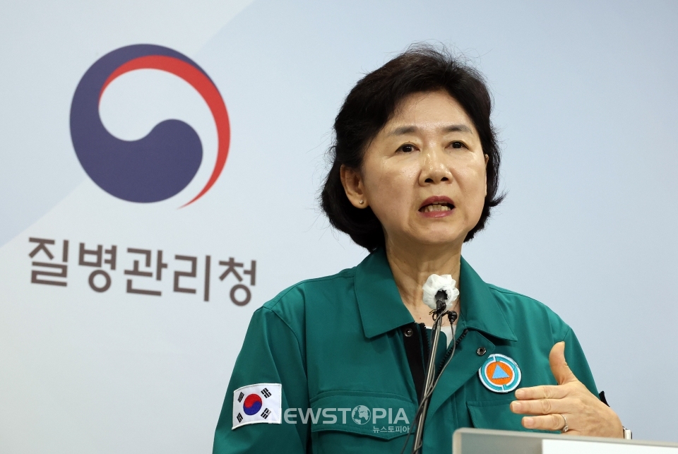지영미 질병관리청장이 21일 충북 청주 질병관리청에서 여름철 코로나19 유행 상황과 정부 대응을 발표하고 있다.ⓒ뉴시스