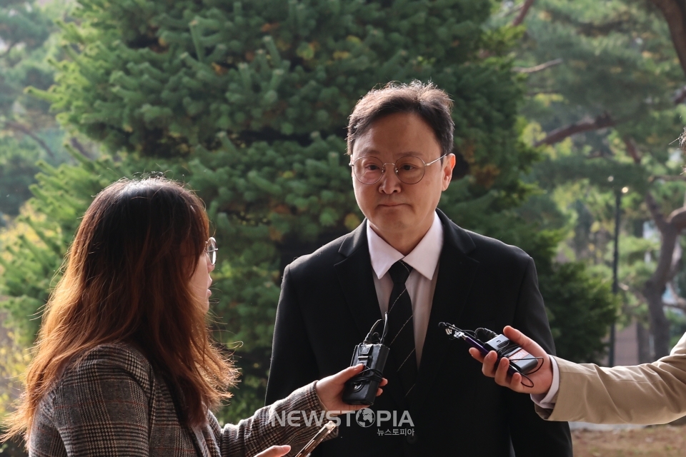 류광진 티몬 대표가 4일 오전 서울 서초구 서울중앙지방검찰청에서 사기 혐의 피의자 신분으로 조사를 받기 위해 출석하고 있다. ⓒ뉴시스